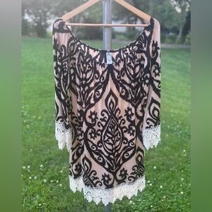 2 B Together Elegant Black and Tan With Cream Lace Trim Dress Top. Size L.